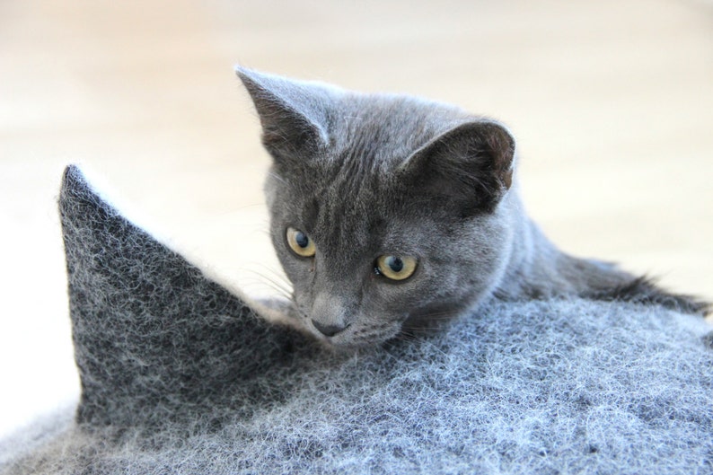 Cat cave with ears. Wool cat house. Gift for pets image 4