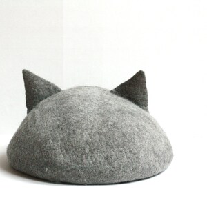 Cat bed with ears, wool cat cave cot. Cat house, cat nap. Natural grey pet bedding furniture. image 5