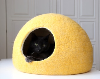 Gelbes Katzenbett. Katzenhöhle aus Filz. Geschenk für Haustiere.