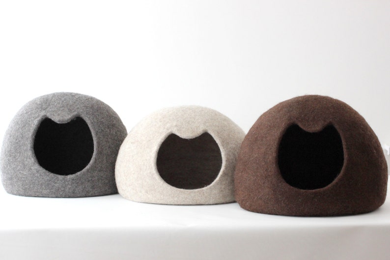 Casa para mascotas con cuna cueva y cama para gatos de color gris natural. Regalo para gato. Casa para gatos de lana de fieltro. imagen 5