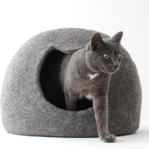 Casa para mascotas con cuna cueva y cama para gatos de color gris natural. Regalo para gato. Casa para gatos de lana de fieltro. imagen 4