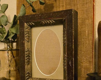 Cadre photo vintage bordeaux en bois vieilli 10x15 cm | Motif chevron losanges | Passe-partout ovale | Style romantique sombre