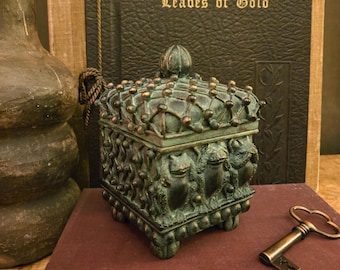 Vintage Ornate Resin Trinket Box | Frog Relief Beaded Lattice Lid