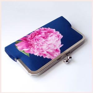 Marineblaue Clutch mit rosa Pfingstrose, Abendtasche, personalisiertes Geburtstagsgeschenk für Sie
