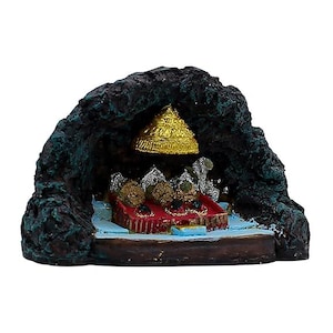 Op de afbeelding: Een rustiek houten bord met de tekst "Welcome to our home" in witte letters. Het bord heeft een verweerde afwerking en een eenvoudig, uitnodigend ontwerp.