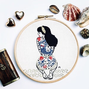 Modern Embroidery Kit, DIY kit, Hand embroidery pattern Tutorial in English or in French. Summer Tattooed Lady. Intermediate Level. image 2