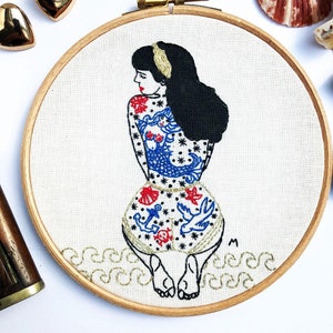 Modern Embroidery Kit, DIY kit, Hand embroidery pattern Tutorial in English or in French. Summer Tattooed Lady. Intermediate Level. image 6