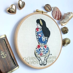 Modern Embroidery Kit, DIY kit, Hand embroidery pattern Tutorial in English or in French. Summer Tattooed Lady. Intermediate Level. image 7