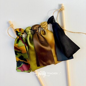 Camouflage Ribbon Cake Topper: Camo Party Garland