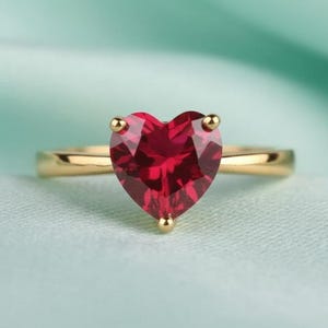 Anillo solitario minimalista de granate rojo para mujer, oro amarillo de 14 quilates y plata. Joyería ideal para regalar en ocasiones especiales.