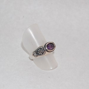 Februar Geburtsstein Amethyst Ring, Ovaler Amethyst Ring, Handgemachter Sterling Silber Ring, Akrokeramo Ring, Lila Stein Ring, griechischer Design Ring.