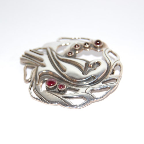 Garnet brooch, shops Kreitto, Sterling silver accessory, Dove brooch, Classic jewelry, Handmade jewels, Sterling silver brooch, Precious stones.