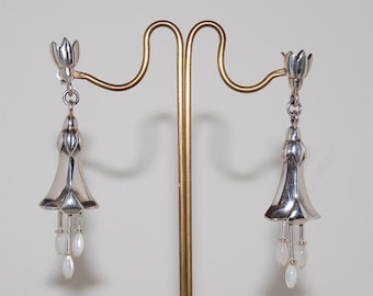 Boucles d'oreilles pendantes, mariée, boucles d'oreilles en argent sterling, détails en nacre, vêtements de cérémonie, vêtements pour femmes élégants.