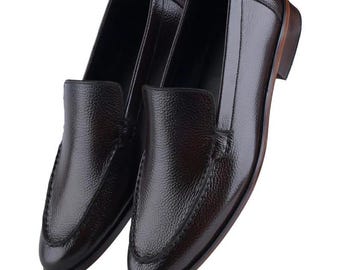 Mocasines de cuero negro texturizado hechos a mano / Zapatos de vestir clásicos sin cordones para hombre