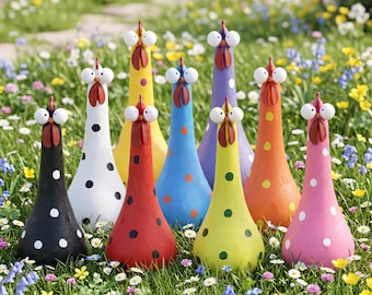 Statuetta di galline a pois colorati, statuette di galline in resina stravaganti, galline in resina multicolore, decorazioni per esterni, decorazioni originali per il giardino