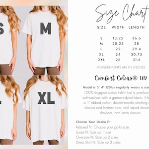 K&ouml;nnte beinhalten: Cremefarbene T-Shirts mit den Buchstaben S, M, L und XL. Eine Gr&ouml;&szlig;entabelle in Zoll mit Breiten- und L&auml;ngenma&szlig;en ist enthalten. Der Text beschreibt auch die Eigenschaften und die Passform des Shirts.