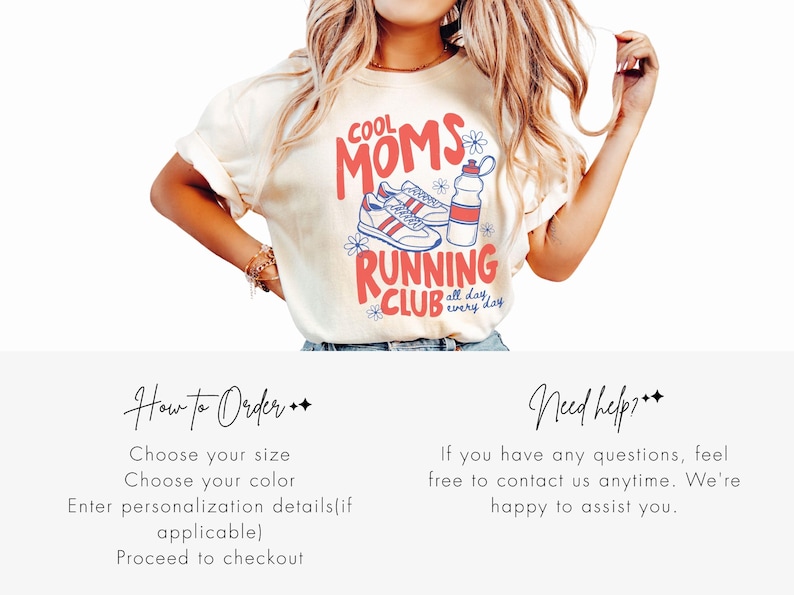 K&ouml;nnte beinhalten: Cremefarbenes T-Shirt mit dem Text "COOL MOMS RUNNING CLUB" in Rot und Blau. Das Design umfasst Illustrationen von Laufschuhen und einer Wasserflasche. Das Shirt ist ein l&auml;ssiger Stil.