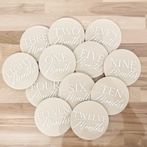 Marqueurs acryliques Baby Milestone gravés | Plaque acrylique pour bébé personnalisée | Plaque de nom acrylique | Cadeau de douche de bébé