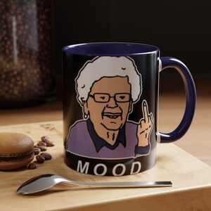 Taza divertida de abuela descarada - Taza de café con el dedo medio en el pelo - Regalo de broma para compañeros de trabajo - Regalo sarcástico para tu mejor amiga - Taza con humor para adultos para un mal día