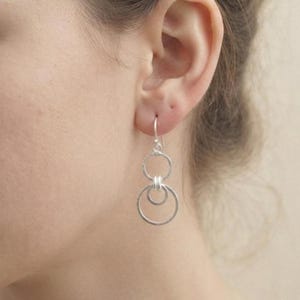 Handcrafted Multi-Circle Silver Dangle Earrings, Minimalist Interlinked Hoop Drop Earrings, Geometric Everyday Silver Jewelry, Boho Earring,