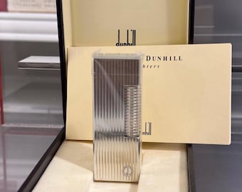 Encendedor Dunhill Rollagas vintage plateado de línea vertical, sellado, nuevo sin usar.