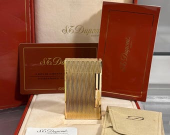 Set completo di accendini vintage S.T. Dupont Ligne D placcati in oro con motivo a chevron.