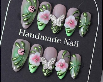 Y2K Grüne Französische Presse auf den Nägeln, Kurze Mandel Marienkäfer Perle Design, Handgefertigtes Nagelset