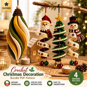 Könnte beinhalten: Vier hängende Häkelornamente, bestehend aus einer spiralförmigen Dekoration, einem Weihnachtsmann, einem Weihnachtsbaum und einem Schneemann. Jedes Ornament hat eine Aufhängeschlaufe und kleine Dekokugeln. Text: Crochet Christmas Decoration Bundle PDF Pattern.