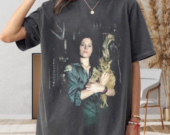 Ellen Ripley Alien 1979 Shirt, Vintage Sci-Fi Horror Tee, Comfort Colors 1717 Graphic T-Shirt, Retro Movie Fan Gift, Unisex Alien Movie Tee