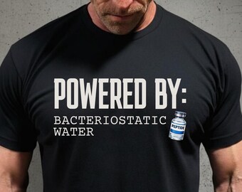Powered by Bakteriostatische Wasser >Peptide Biohacking Fitness Science Tee >Peptidetherapie Humor