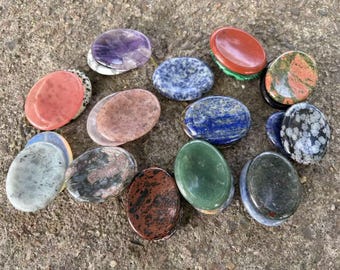 Glatter Taschenstein für Meditation, natürlicher Kristall-Sorgenstein zur Stresslinderung, beruhigender Handschmeichler als Geschenk für Achtsamkeit und Entspannung