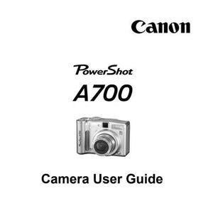 Puede incluir: Una guía de usuario de cámara digital Canon PowerShot A700 que presenta el nombre de la marca Canon, el nombre del modelo PowerShot A700 en texto negro y una pequeña cámara digital plateada centrada bajo el texto sobre un fondo blanco.
