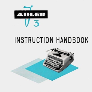 Op de afbeelding: Omslag van een instructiehandleiding met een Adler V3 typemachine. De omslag heeft het Adler-logo in zwart en de V3 in teal. De woorden "INSTRUCTION HANDBOOK" zijn in zwart gedrukt onder het logo en een typemachine.