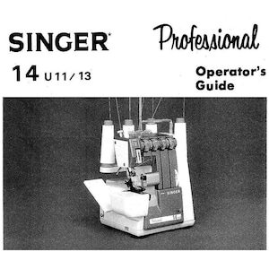 Może przedstawiać: Przewodnik operatora Singer 14U11/13 Professional. Obraz przedstawia biało-czarną maszynę do szycia owerlok z kilkoma szpulkami nici. Logo Singer jest widoczne w lewym górnym rogu, a słowa "Professional Operator's Guide" znajdują się w prawym górnym rogu.