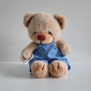 Peluche vintage ours en peluche avec salopette Willitts, nostalgie des animaux en peluche D'Animal des années 1980