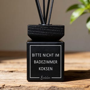 Lustige Duftstäbchen mit Spruch | Bitte nicht im Badezimmer | Raumduft | Reed Diffuser 150ml | Humor Geschenk | Lustige Badezimmer Deko