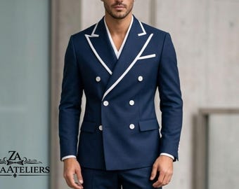Traje de dos piezas azul marino cruzado para hombre con ribete blanco, corte ajustado, solapa de pico, ideal para bodas.