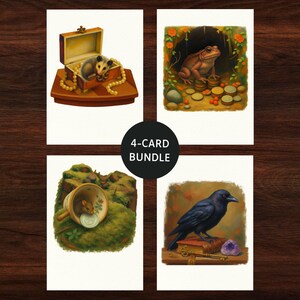 Peut inclure: Un lot de quatre cartes illustrées. L'une représente un opossum dans un coffre au trésor, une autre une grenouille avec des pièces, une troisième une souris avec une pièce et la dernière un corbeau sur un livre. L'ensemble est intitulé "4-CARD BUNDLE".