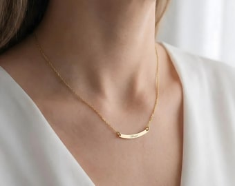 Böjt halsband med namn, personligt, elegant halsband med namn, anpassat koordinathalsband, datumhalsband