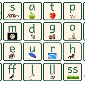 Op de afbeelding: Educatieve flashcards met fase 2 fonemen. Elke kaart toont een letter en een bijbehorende afbeelding, zoals een slang voor 's', een appel voor 'a' en een tomaat voor 't'. De kaarten zijn in een raster gerangschikt.
