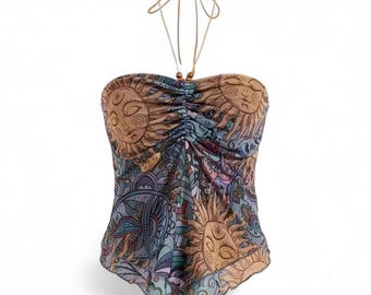 ボヘミアン風の太陽の顔モチーフのホルタートップ