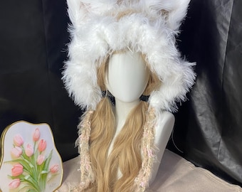 Cappello con orecchie di volpe in morbido peluche cremoso, pelliccia sintetica bianca, accessorio invernale lavorato a maglia color pastello