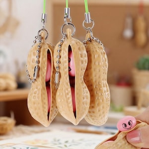 Adorable llavero de cacahuete para aliviar el estrés y divertirse.