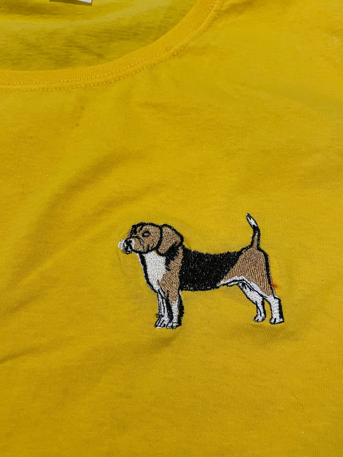 beagle in pocket t shirt