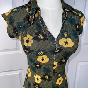 Urban Outfitters Arlo miniklänning i retro blommönster bild 3