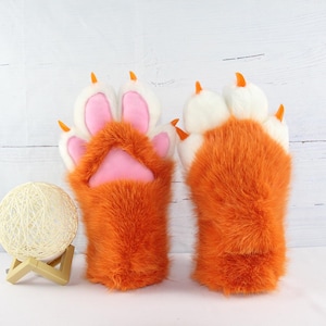 Handgemaakte oranje pluche handschoenen, pluizig en zacht, perfect voor het cosplayen van dierenpoten. Verkrijgbaar in meerdere kleurencombinaties.