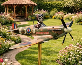 Molino de viento giratorio para jardín con forma de Spitfire de Eddie de Iron Maiden, edición 50 aniversario, adorno de avión de metal en 2D.