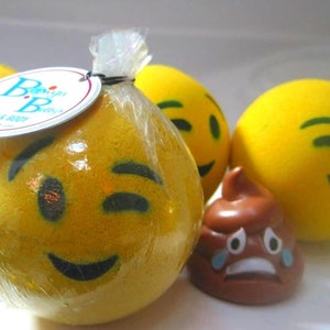 Emoji Bath Bomb with Toy Inside Yellow image 4