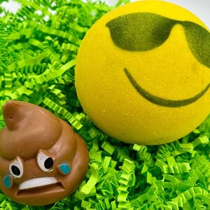 Emoji Bath Bomb with Toy Inside Yellow image 7
