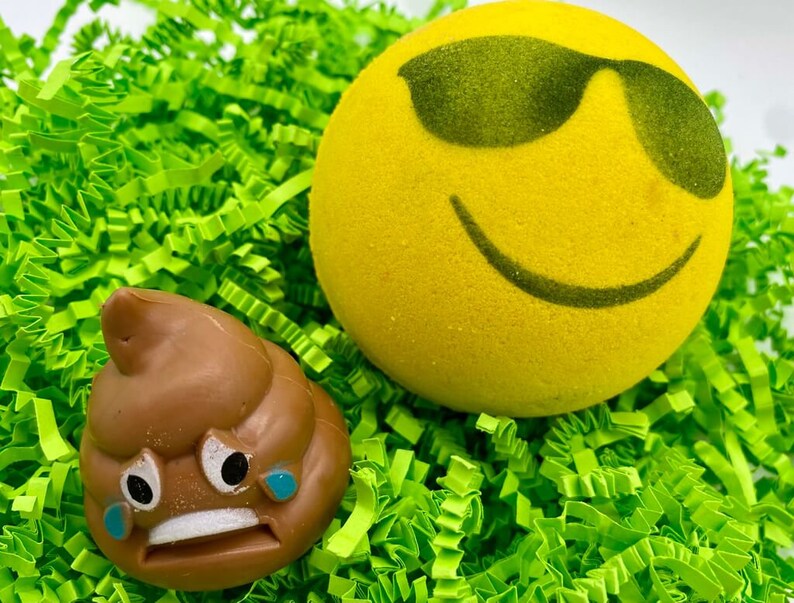 Emoji Bath Bomb with Toy Inside Yellow image 7